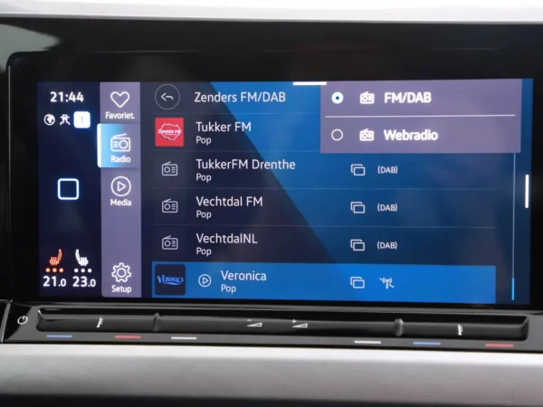 Photo 14 of 33 of WVWZZZCD2PW528663 Volkswagen GOLF Variant 1.0 eTSI Life Business