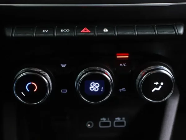 Photo 15 of 25 of VF1RJA00974068602 Renault Clio 1.6 E-Tech Full Hybrid 145