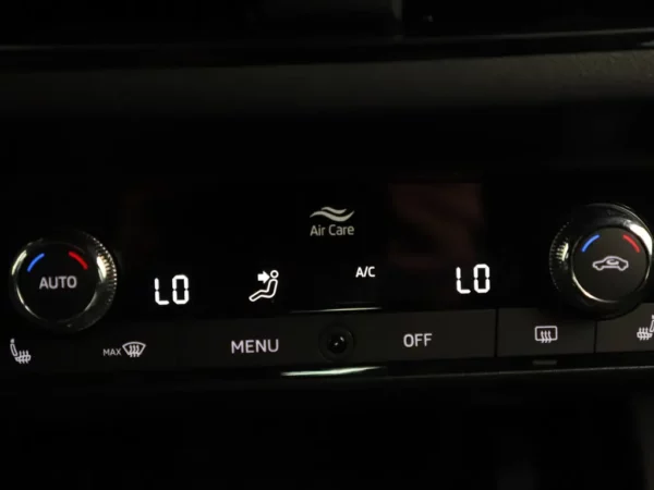 Photo 15 of 27 of TMBGR6NW3N3076807 Skoda Kamiq 1.0 TSI Business Edition (5-drs