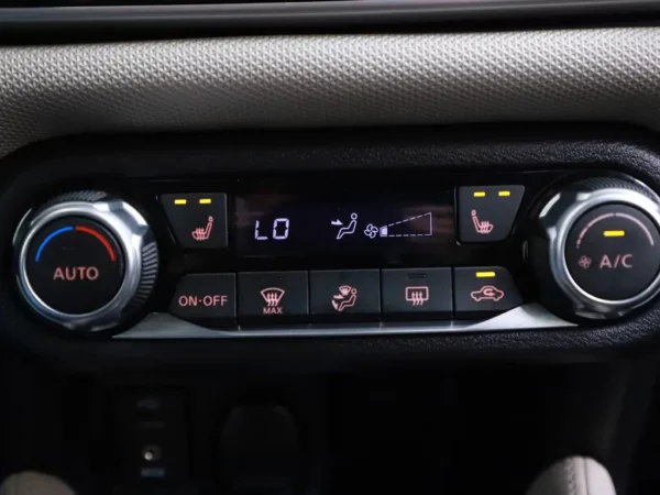 Photo 15 of 27 of VNVK1400860805311 Nissan Micra 0.9 IG-T N-Connecta Cruise Alloy