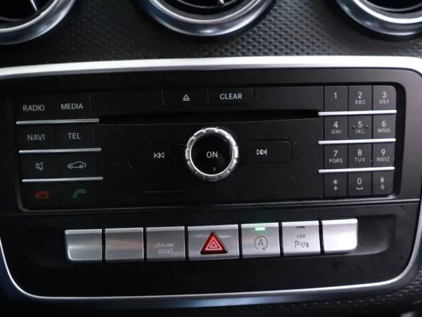 Photo 15 of 28 of WDD1760421J761277 Mercedes-Benz A-Klasse 180 Aut. AMG LED