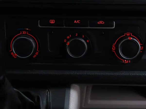 Photo 15 of 28 of WV1ZZZ7HZKX007862 Volkswagen Transporter 2.0 TDI L1H2 Highline (Bestel)