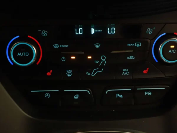 Photo 15 of 29 of WF0AXXWPMAJJ25190 Ford Kuga 1.5 EcoBoost Titanium Led