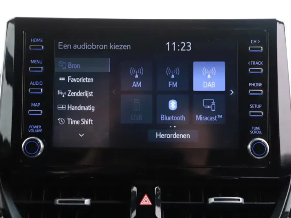 Photo 15 of 31 of SB1Z93BE40E063357 Toyota Corolla Touring Sports 1.8 Hybrid Executive