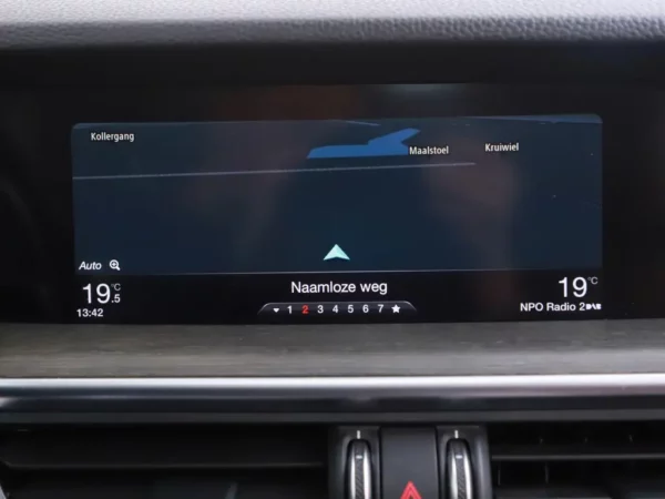 Photo 15 of 41 of ZARFAHBN5J7C00212 Alfa Romeo Stelvio 2.0 T AWD Special Edition 5-drs SUV