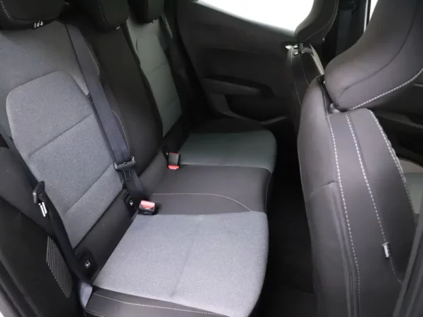 Photo 16 of 24 of VF1RJA00074068634 Renault Clio 1.6 E-Tech Full Hybrid 145