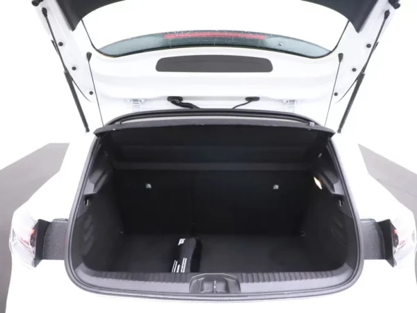 Photo 16 of 25 of VF1RJA00774065214 Renault Clio 1.6 E-Tech Full Hybrid 145