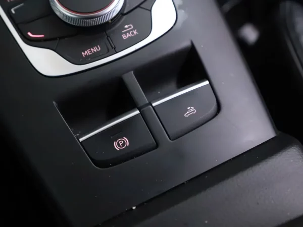 Photo 16 of 26 of WAUZZZ8V5F1133404 Audi A3 Cabriolet 1.4 TFSI CoD Ambition Pro Line Plus Softtop Stoelverw.