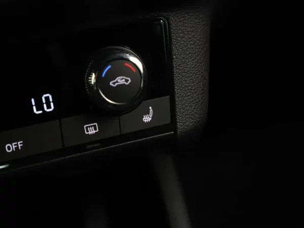 Photo 16 of 27 of TMBGR6NW3N3076807 Skoda Kamiq 1.0 TSI Business Edition (5-drs