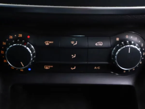 Photo 16 of 27 of WDD1173421N012561 Mercedes-Benz CLA-Klasse 180 Edition 1