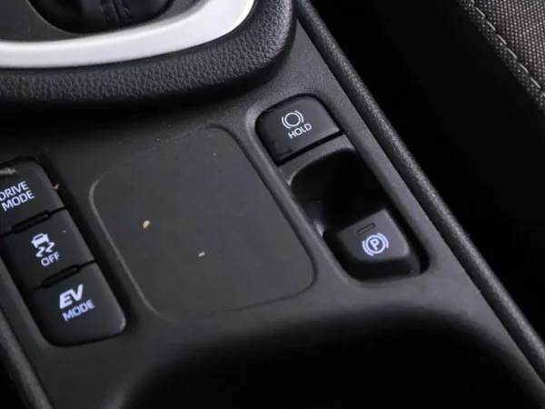 Photo 16 of 27 of YARKBAC3200180897 Toyota Yaris 1.5 Hybrid Dynamic 5-drs Hatchb