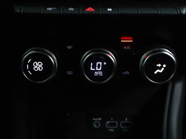 Photo 16 of 28 of VF1RJB00966036371 Renault Captur 1.0 TCe 100 Intens (5-drs