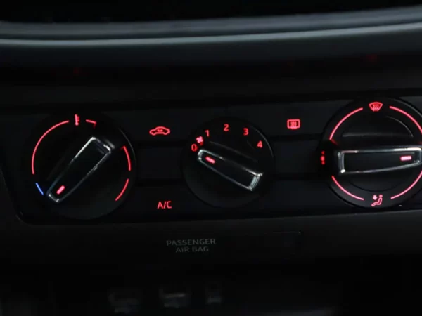 Photo 16 of 28 of VSSZZZKJZJR065267 SEAT Ibiza 1.0 TSI (5-drs Hatchb.)