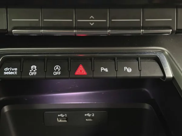 Photo 16 of 28 of WAUZZZGY2MA016341 Audi A3 Sportback 35 TFSI edition one 5-drs Hatchb.