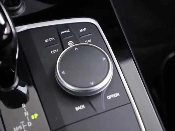 Photo 16 of 28 of WBA7K310207K99164 BMW 1-serie 118i Aut. Business Edition 5-drs Hatchb.