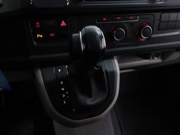 Photo 16 of 28 of WV1ZZZ7HZKX007862 Volkswagen Transporter 2.0 TDI L1H2 Highline (Bestel)