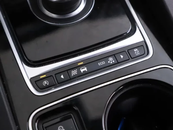 Photo 16 of 29 of SADCA2BN9HA071223 Jaguar F-Pace 2.0 Aut. Portfolio AWD 20d