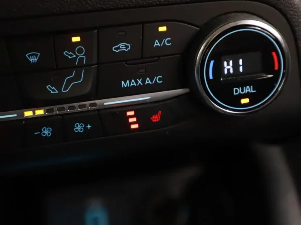 Photo 16 of 29 of WF0PXXGCHPKY79662 Ford FOCUS Wagon 1.0 EcoBoost Titanium Business 5-drs Combi