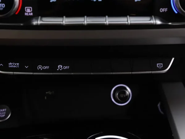 Photo 16 of 30 of WAUZZZF58LA021775 Audi A5 Sportback 40 TFSI Aut. Launch edition Business LED