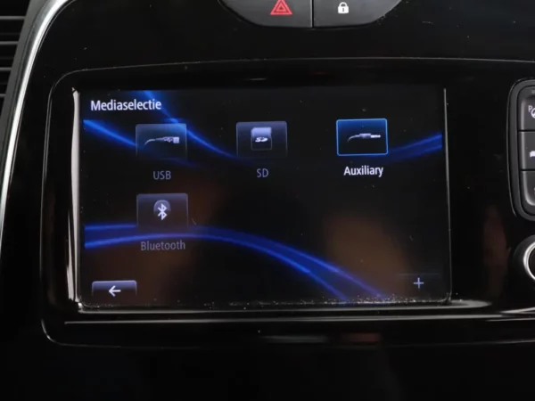 Photo 16 of 31 of VF1R8700763606314 Renault Captur 0.9 TCe Intens Navi