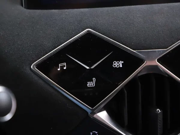 Photo 16 of 33 of VR1UJZKXZLW027786 DS DS 3 Crossback E-Tense Business 50 kWh (5-drs SUV)