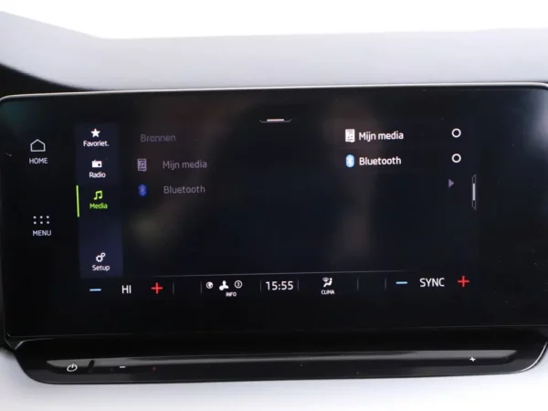 Photo 16 of 35 of TMBJP7NX8MY130954 Skoda Octavia Combi 1.0 TSI Business Edition Led