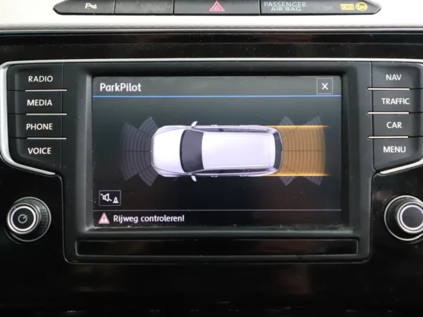 Photo 16 of 35 of WVWZZZ3CZHE054129 Volkswagen Passat Variant 1.4 TSI GTE Connected