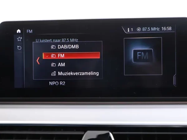 Photo 16 of 36 of WBAJK51080BX22697 BMW 5 Serie 520i Aut. High Executive M-Pack LED