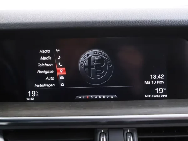 Photo 16 of 41 of ZARFAHBN5J7C00212 Alfa Romeo Stelvio 2.0 T AWD Special Edition 5-drs SUV