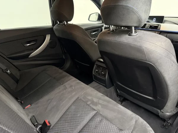 Photo 17 of 24 of WBA3A11020J617339 BMW 3-serie 316i Executive Xenon Cruise Ecc