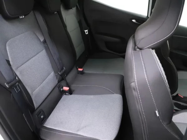 Photo 17 of 25 of VF1RJA00374065209 Renault Clio 1.6 E-Tech Full Hybrid 145