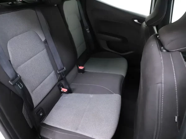 Photo 17 of 25 of VF1RJA00774065214 Renault Clio 1.6 E-Tech Full Hybrid 145