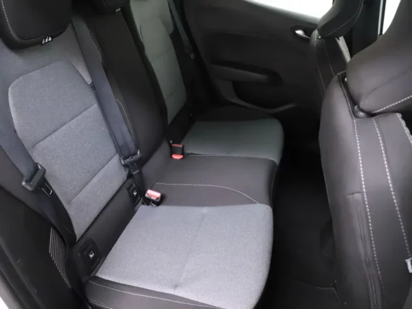 Photo 17 of 25 of VF1RJA00974068602 Renault Clio 1.6 E-Tech Full Hybrid 145