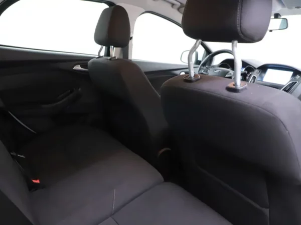 Photo 17 of 25 of WF05XXGCC5JT14065 Ford Focus 1.0 Lease Edition Navi