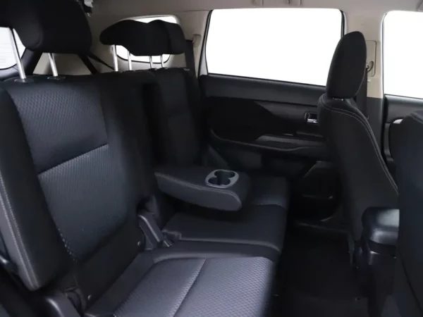 Photo 17 of 26 of JMBXTGF7WGZ002412 Mitsubishi Outlander 2.0 Aut. Executive Ed 7 Persoons Nav