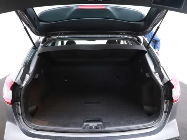 Photo 17 of 26 of SJNFFAJ11U2639705 Nissan QASHQAI 1.3 DIG-T Business Edition Pano