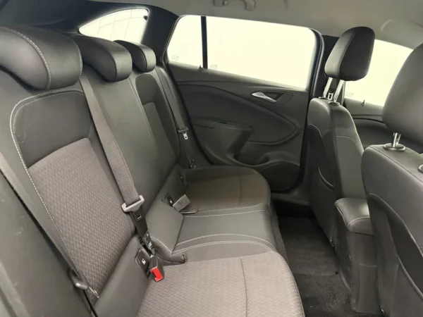 Photo 17 of 26 of W0VBE8EA5K8056052 Opel Astra Sports Tourer 1.0 Turbo Business