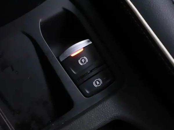 Photo 17 of 27 of VF1RJA00266164445 Renault Clio 1.0 TCe Intens LED