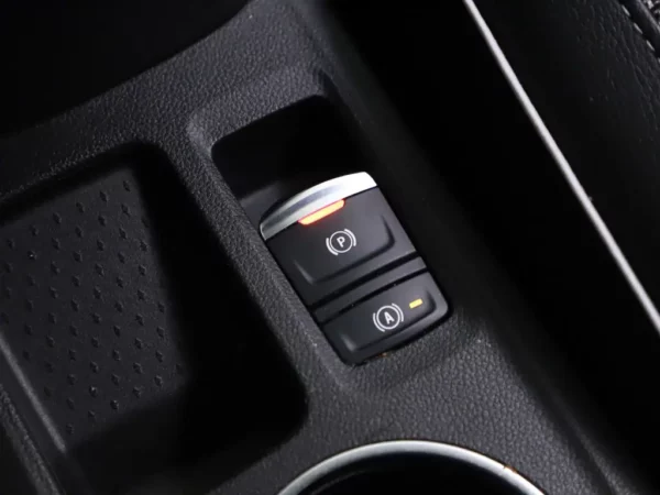 Photo 17 of 28 of VF1RJB00966036371 Renault Captur 1.0 TCe 100 Intens (5-drs