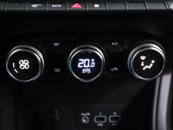 Photo 17 of 29 of VF1RJB00068086046 Renault Captur 1.0 TCe 100 Bi-Fuel Business Zen LED