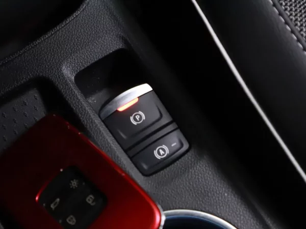 Photo 17 of 29 of VF1RJB00766260982 Renault Captur 1.6 E-Tech Plug-in Hybrid 160 Intens