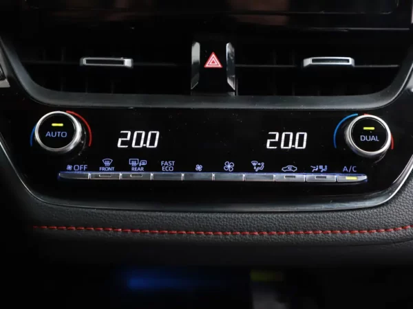 Photo 17 of 31 of SB1Z93BE40E063357 Toyota Corolla Touring Sports 1.8 Hybrid Executive