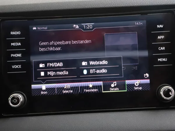 Photo 17 of 35 of TMBJR7NU3M2011227 Skoda Karoq 1.5 TSI ACT Sportline Business PANO