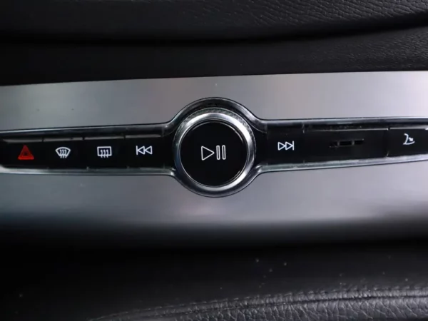 Photo 17 of 36 of YV1LFBABDH1149222 Volvo XC90 2.0 T8 Twin Engine AWD Inscription