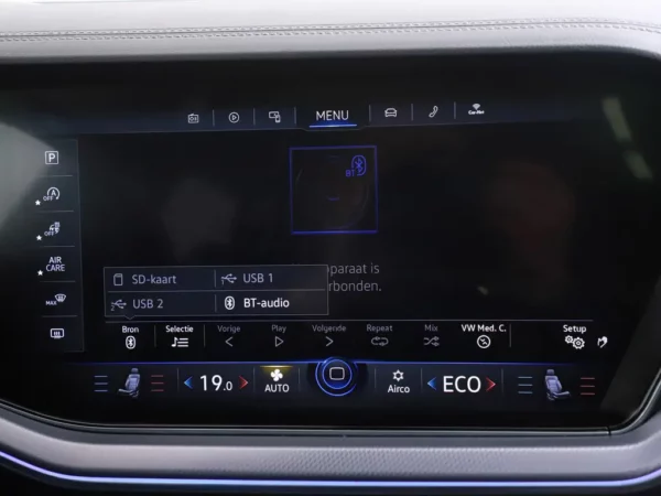 Photo 17 of 41 of WVGZZZCRZKD048400 Volkswagen Touareg 3.0 TSI R-Line Pano