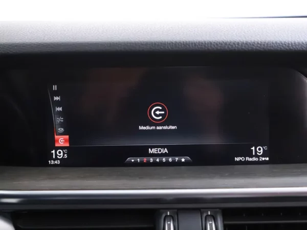 Photo 17 of 41 of ZARFAHBN5J7C00212 Alfa Romeo Stelvio 2.0 T AWD Special Edition 5-drs SUV