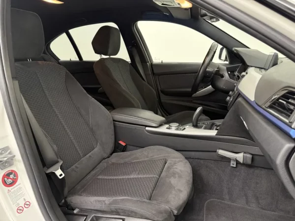 Photo 18 of 24 of WBA3A11020J617339 BMW 3-serie 316i Executive Xenon Cruise Ecc