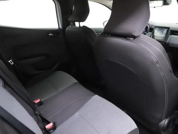 Photo 18 of 25 of VF1RJA00374065209 Renault Clio 1.6 E-Tech Full Hybrid 145