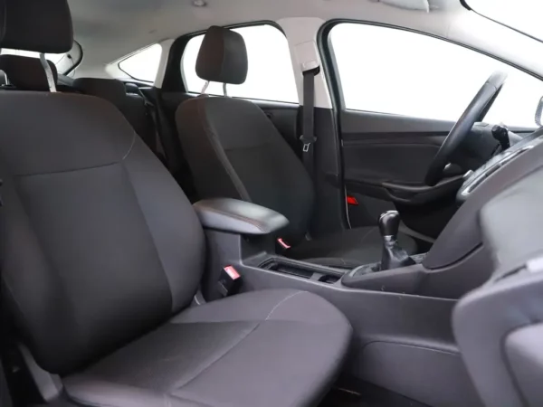 Photo 18 of 25 of WF05XXGCC5JT14065 Ford Focus 1.0 Lease Edition Navi