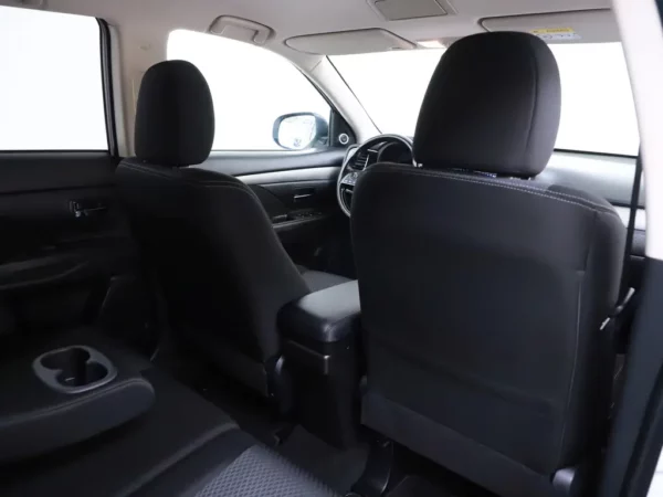 Photo 18 of 26 of JMBXTGF7WGZ002412 Mitsubishi Outlander 2.0 Aut. Executive Ed 7 Persoons Nav